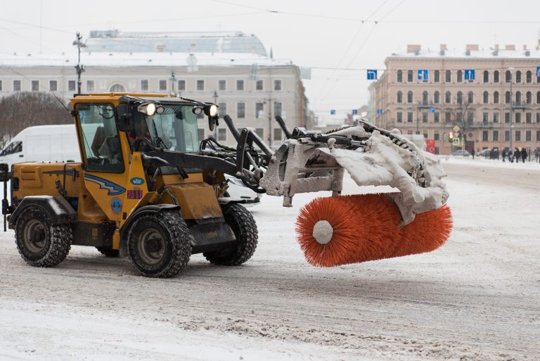 how-to-share-the-road-with-farm-vehicles-during-alberta-s-harvest